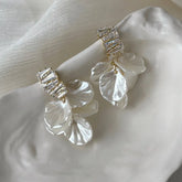 New Classic Fashion Glossy Earrings Women Simple Korean White Shell Flower Earrings Temperament Light Luxury Jewelry Gift