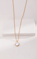 18K GOLD CRESTED PEARL PEDANT NECKLACE