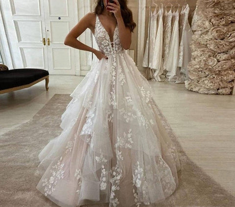 A-Line V-Neck Boho Wedding Dress Puffy Tulle Princess Bridal Dresses Plus Size Lace Appliques Backless Long Wedding Party Gowns