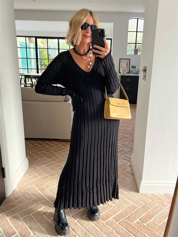 Autumn New V-Neck Knit Maxi Dress Women Ribbed Elegant Long Sleeve Streetwear High Waist Pleated Dresses Ladies Knitwear