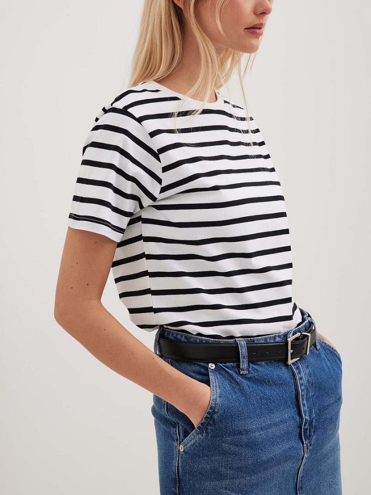 Bornladies Summer Short Sleeve Striped T-Shirts Women Knitted Basic Casual Tops Female Cozy Loose Cotton Tee Harajuku Shirt